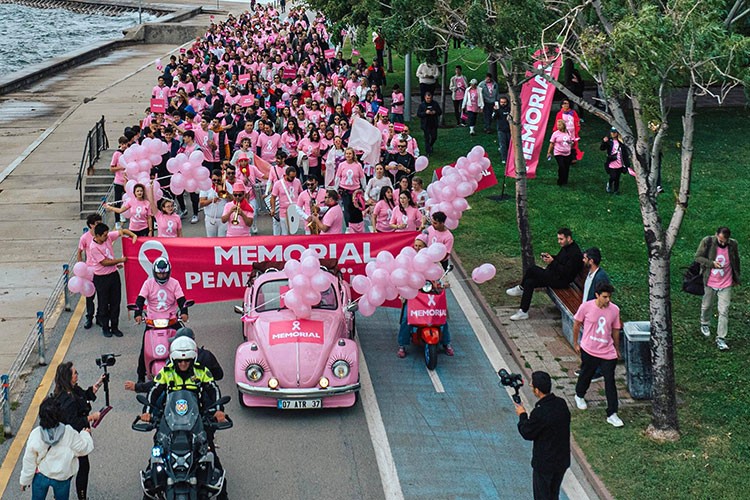 Meme Kanseri Farkındalığı için Binlerce Adım