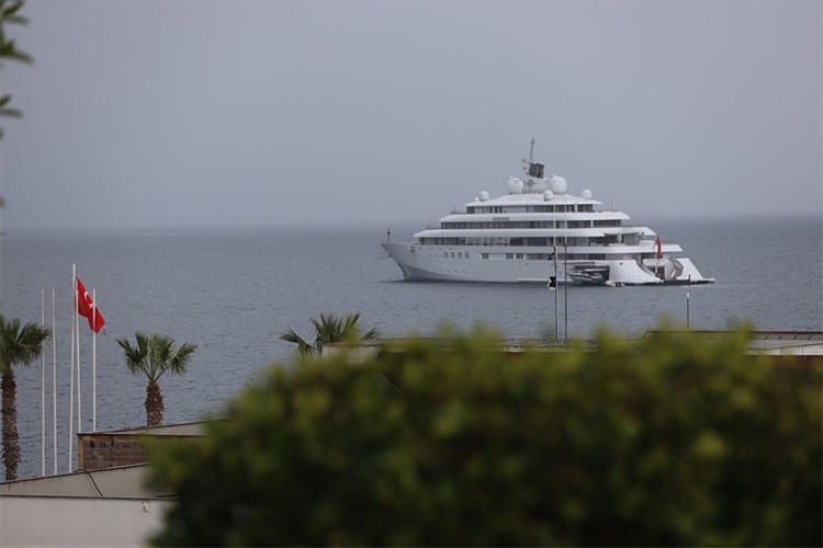 Süper yat "Golden Odyssey" Bodrum açıklarına demirledi