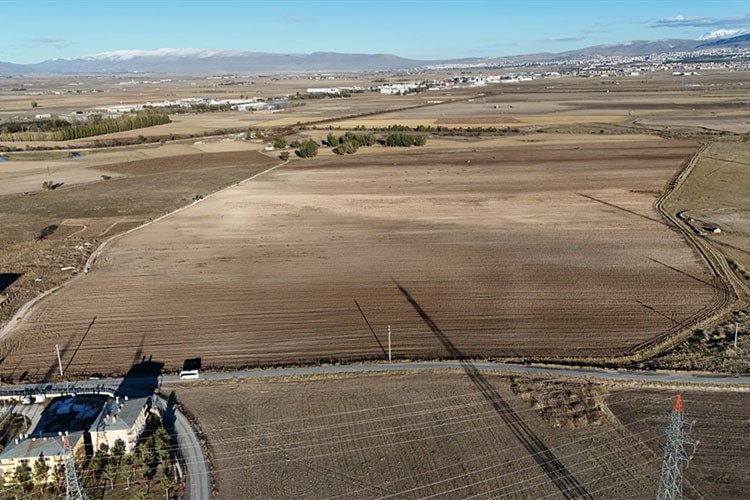 Lise arazisinde imece usulü buğday ekimi yapıldı