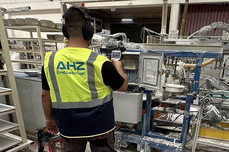 Genç Girişimci yerli porselen makinesi üretiyor