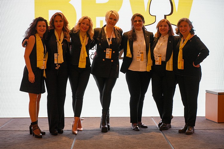 "BPW İzmir'de Parıldayan Kadın Gücü: Biz1İz Zirvesi!"