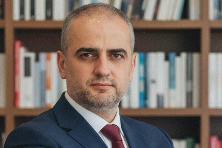 Artık gördüğümüze de güvenemiyoruz