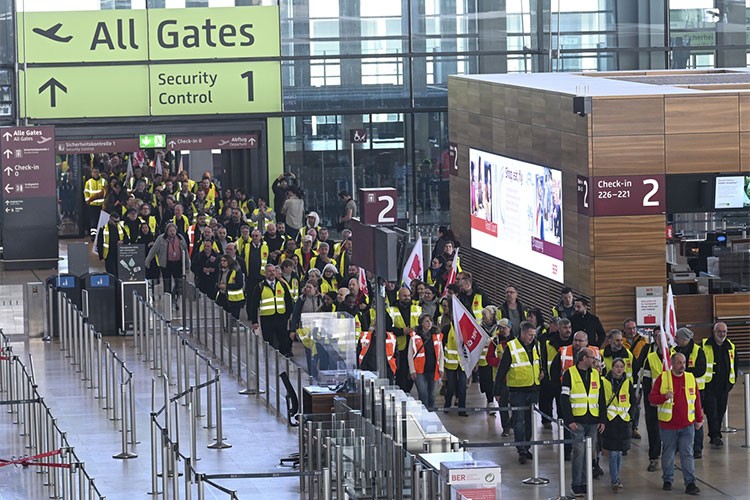 Almanya'da gevden 510 bin yolcunun etkilenecek