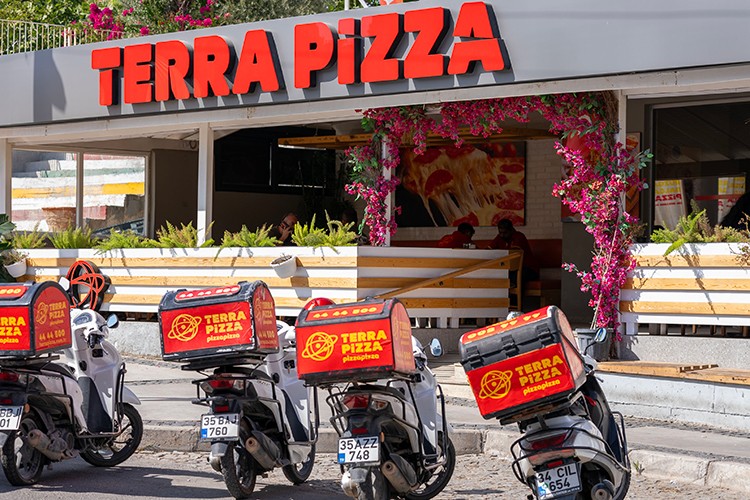 Terra Pizza yeni şubesini Levent'te açtı