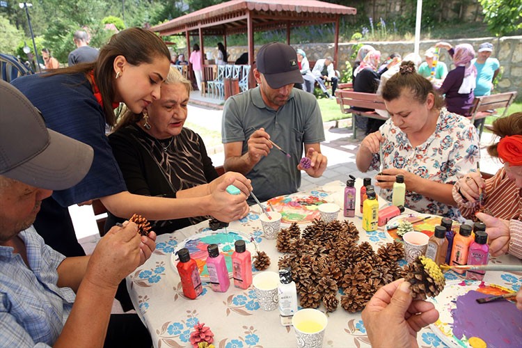 Özel gereksinimli bireyler sanattan spora etkinliklerle sosyalleşiyor