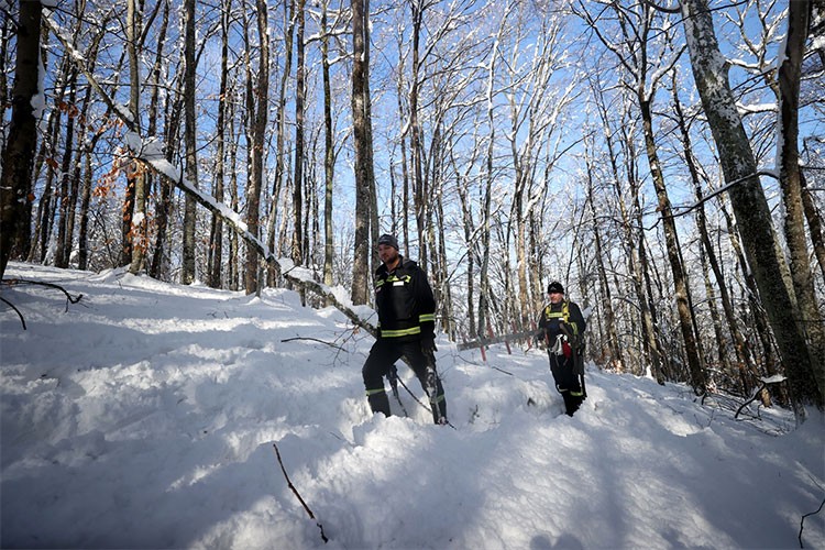 Trakya'da "enerji timleri" kesintisiz enerji için karlı yolları aşıyor