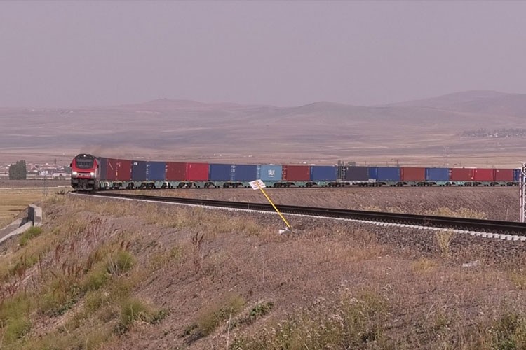 Bakü-Tiflis-Kars Demiryolu hattıyla 7 ayda 250 bin ton yük taşındı