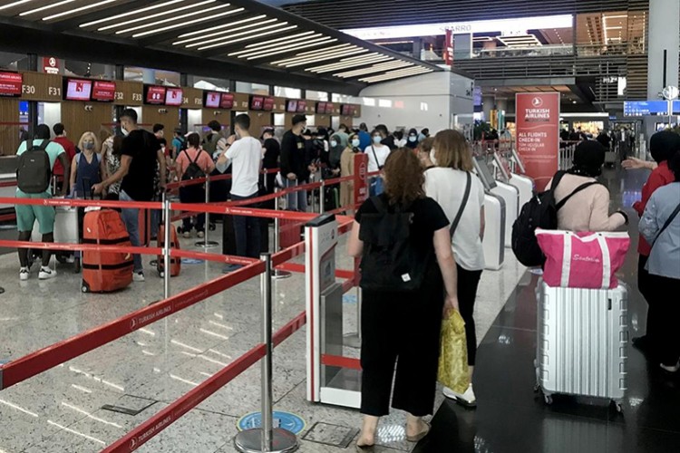 Havalimanlarında 4 ayda yaklaşık 55 milyon yolcu ağırlandı