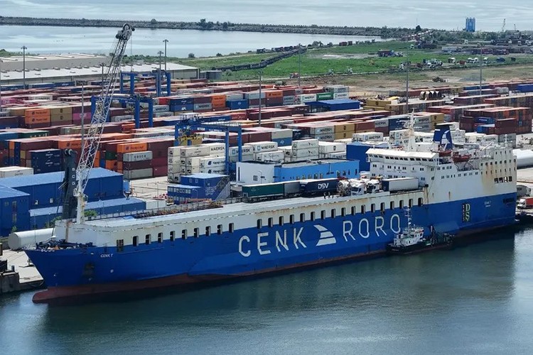 Denizcilikte ilkleri başardı