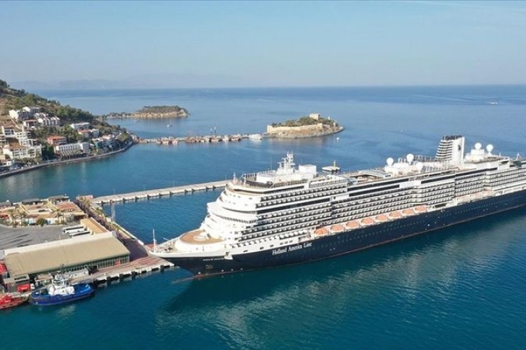 Kuşadası'na deniz yoluyla gelen turist sayısı artacak
