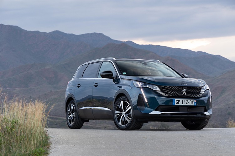 48v hibrit teknolojili Peugeot 3008 ve 5008 Türkiye'de!