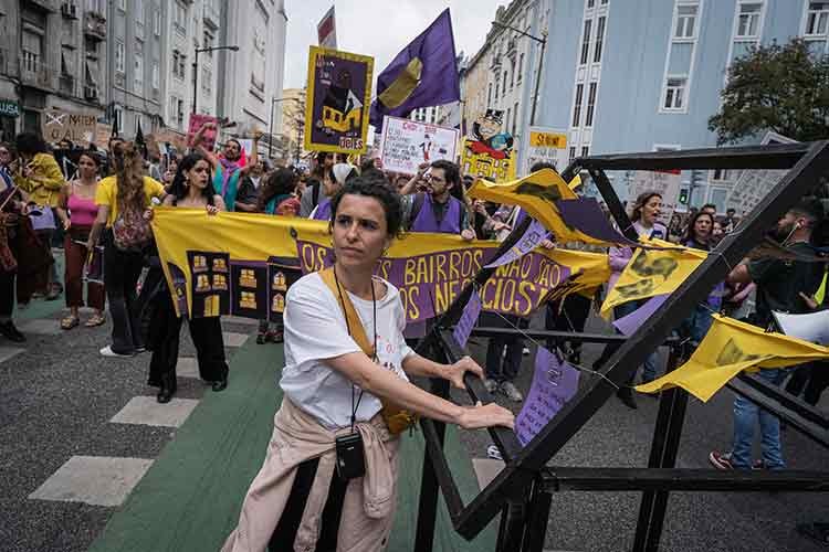 Portekiz'de binlerce kişi konut sorunu nedeniyle gösteri yaptı