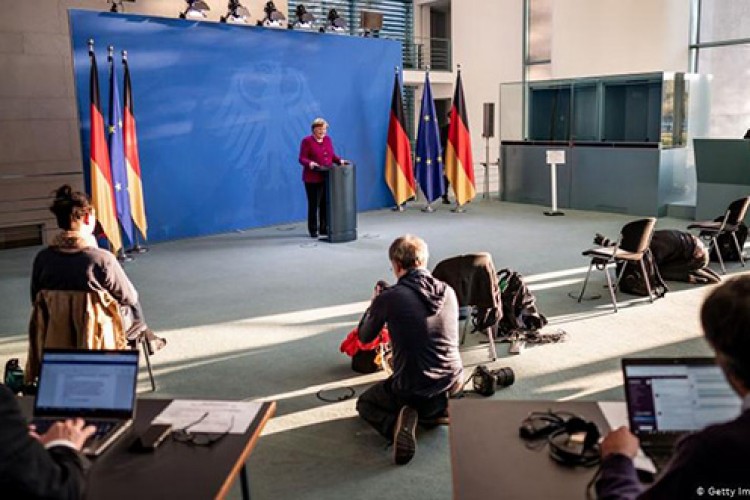 Dolar yükseldi, hisseler düştü