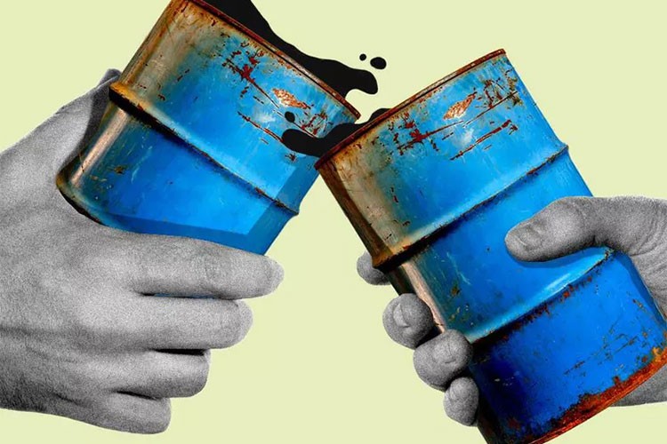 ABD'de benzinin galonu 3 doların altına düştü