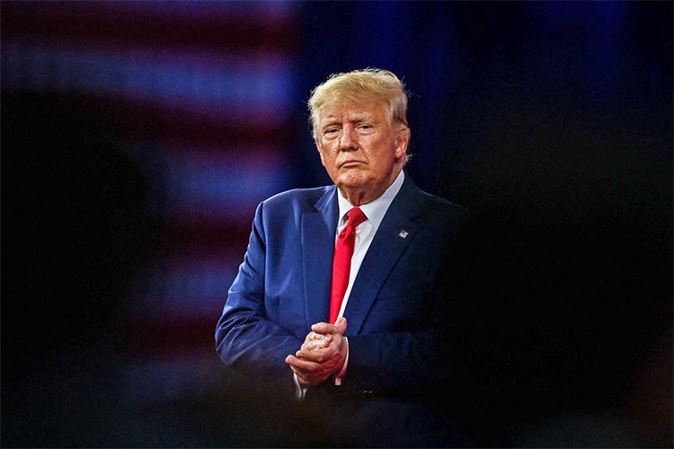 Trump'tan, yatırım yapanlara "hızlandırılmış" izin sözü