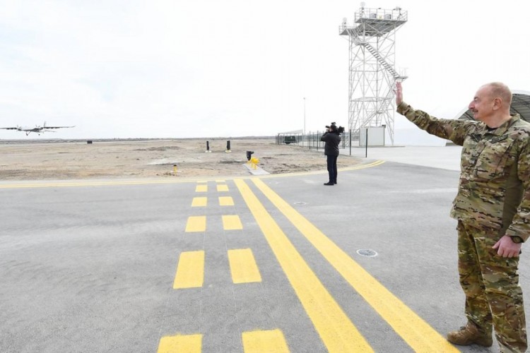 Aliyev, Akıncı TİHA'ların uçuşunu izledi