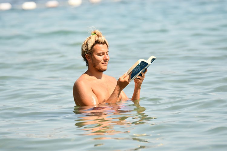 Denizde kitap aşkı