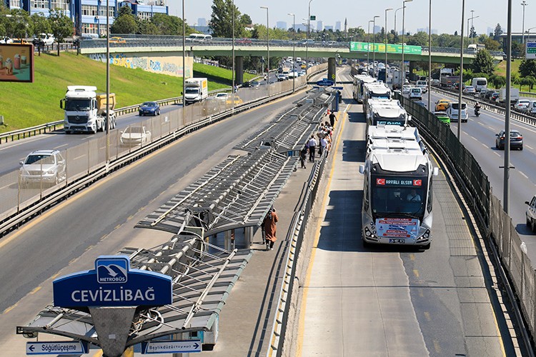 Yeni metrobüsler. sefere başladı