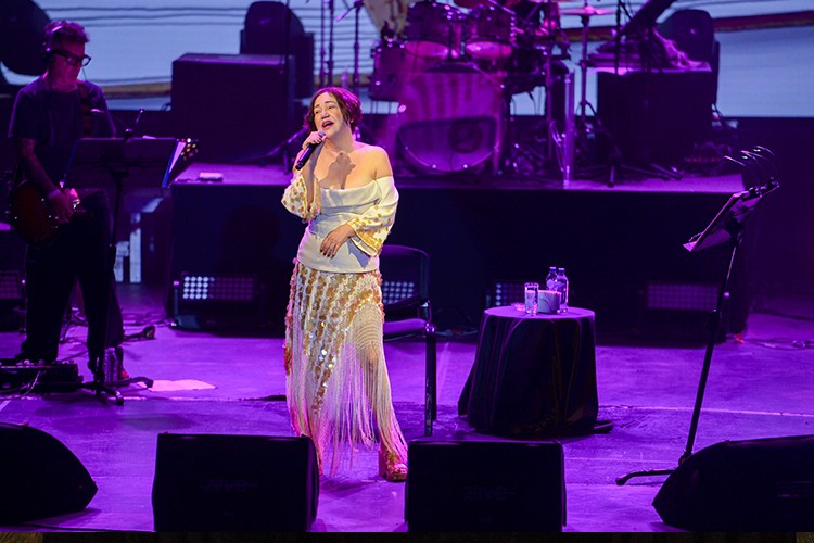 Nazan Öncel Harbiye Açıkhava'da fırtınalar estirdi