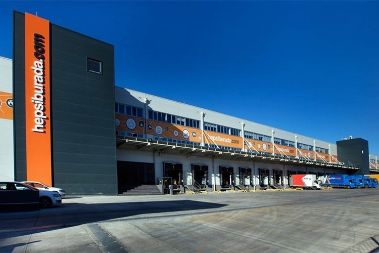 2025'te dijital dönüşümde liderliği hedefliyor