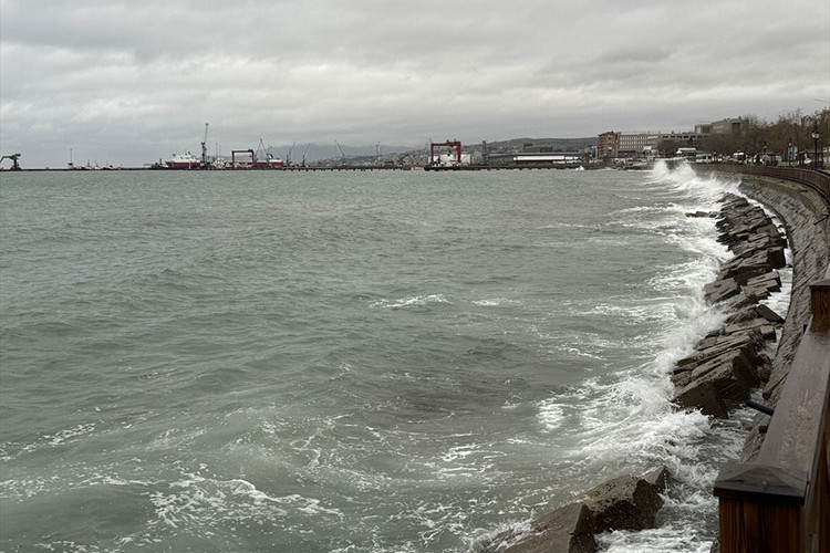 Tekirdağ'da deniz ulaşımına poyraz engeli
