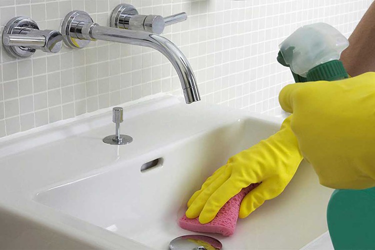 El değmeden temizlik