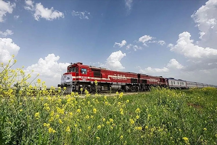 Turistik Diyarbakır Ekspresi cuma günü yola çıkıyor