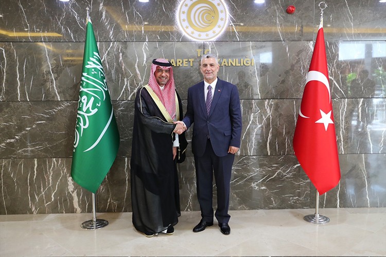 Bakan Bolat, Suudi Arabistanlı Bakan Al-Hogail ile görüştü