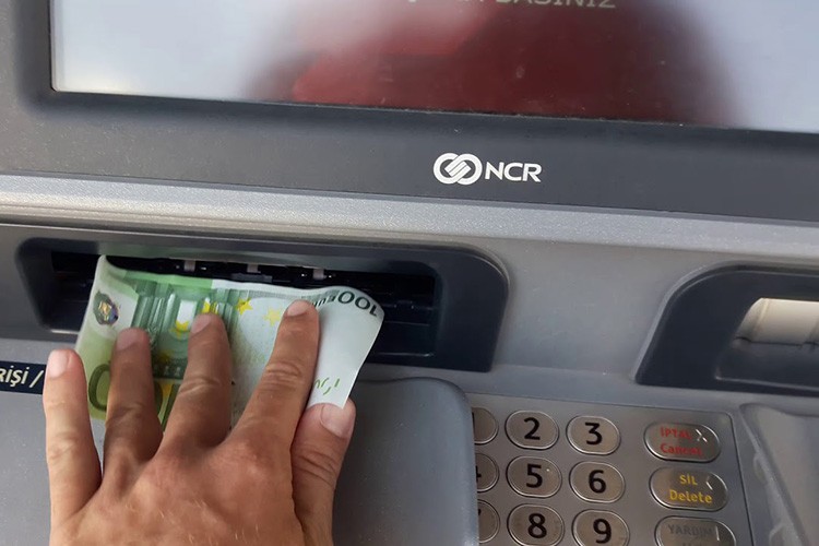 Nakit dövizde ücretlendirme başladı