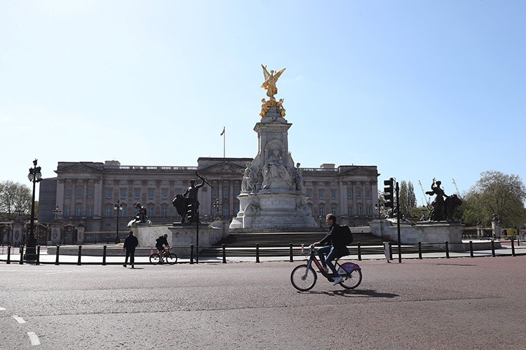 İngiltere'de sokağa çıkma yasağı