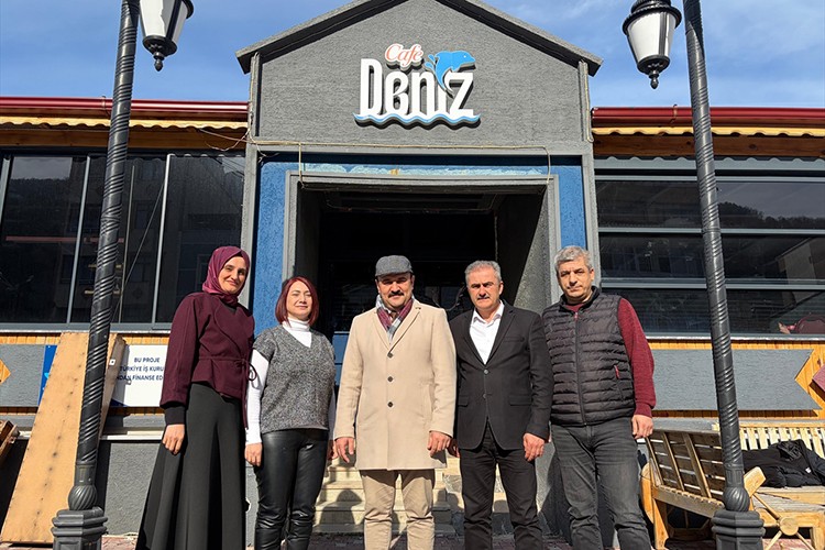 Devlet desteğiyle sahilde kafe açtı