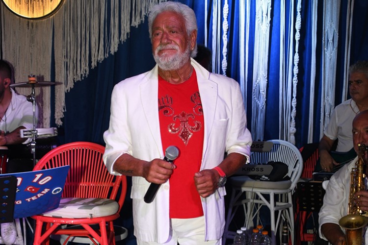 Huysuz Fedon sahnede