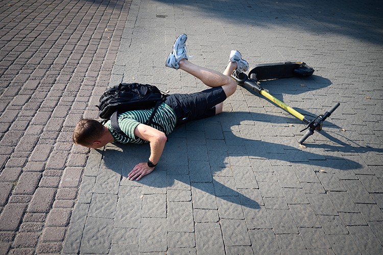 Scooter kazaları ve çene kırıkları