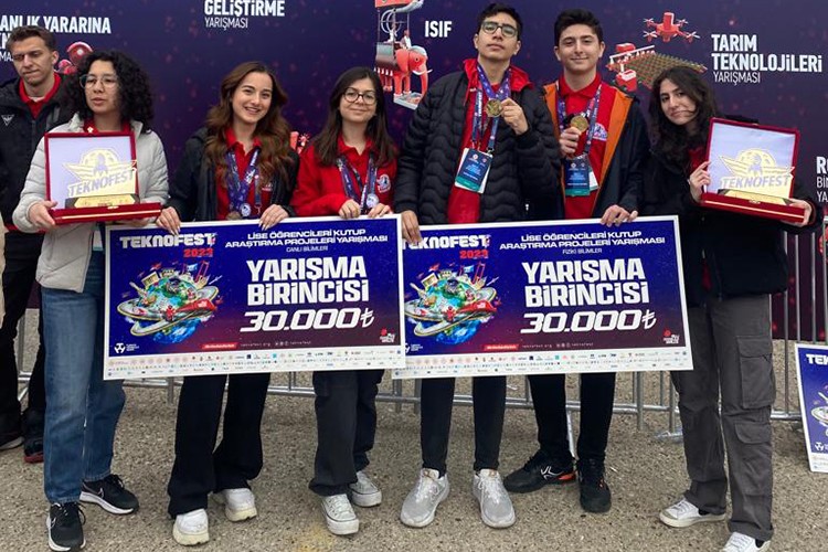 Bahçeşehir Koleji öğrencileri, TEKNOFEST'te ödülleri topladı