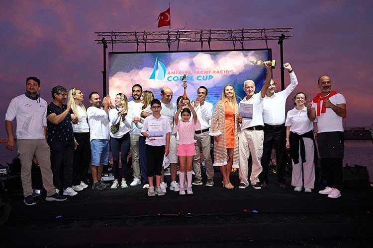 Antalya Körfezi'nde Heyecan Dolu Yat Yarışı