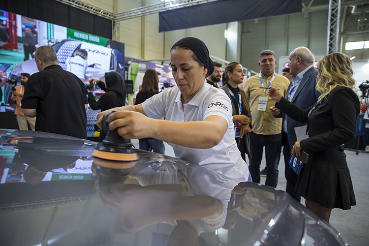 Automechanika Istanbul'da kadın oto bakım ustaları yarıştı