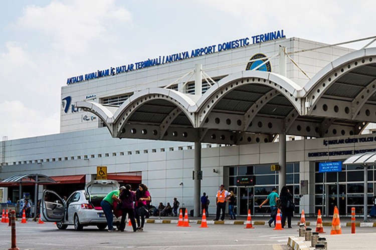 Ege ve Akdeniz'deki havalimanları rekora uçtu