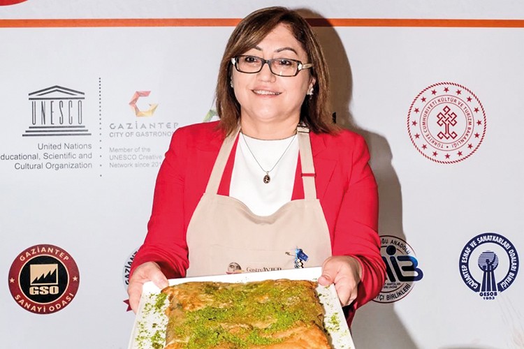 10 milyar dolar gelir