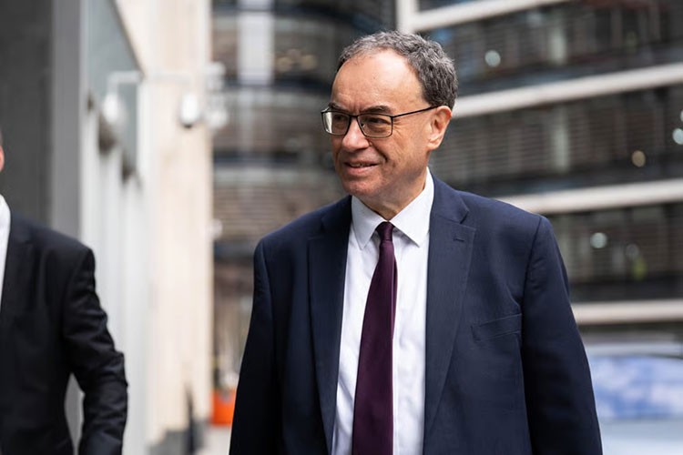 "Para politikasındaki sıkılık zamanla azalacak"