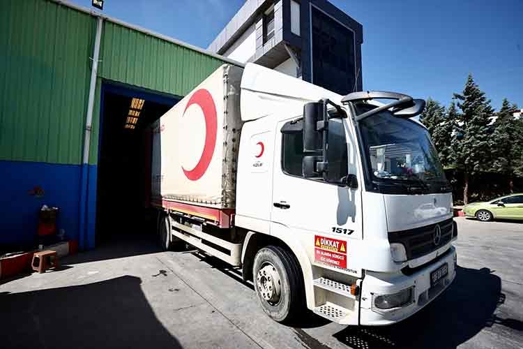 Depremzedelerin ihtiyaçları Kızılay Lojistik Merkezi'nden