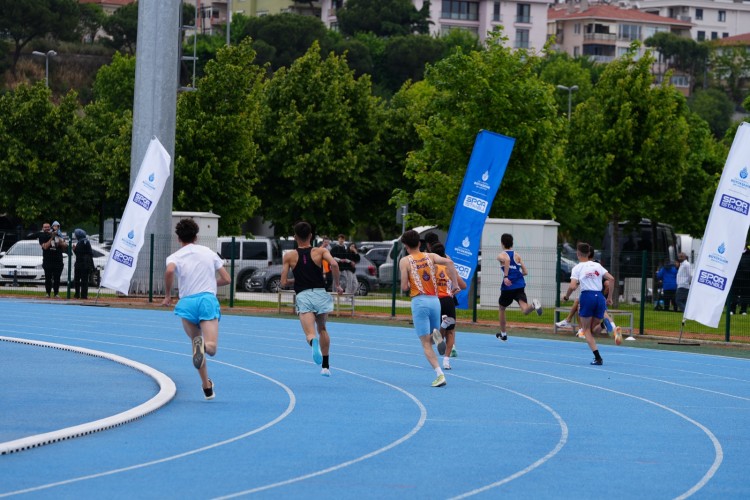 19 Mayıs heyecanı atletizm pistinde yaşandı