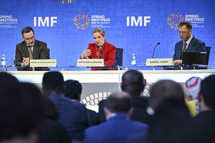 "Finansal sistem, faiz oranlarıyla sınanıyor"