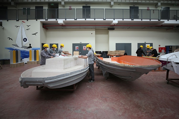 Lise öğrencileri fiber tekne üretti