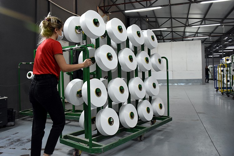 İpliği de kendisi üreterek katma değerini artırdı