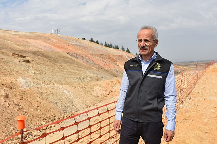 Ankara - İzmir arası 3 saat 30 dakikaya düşecek