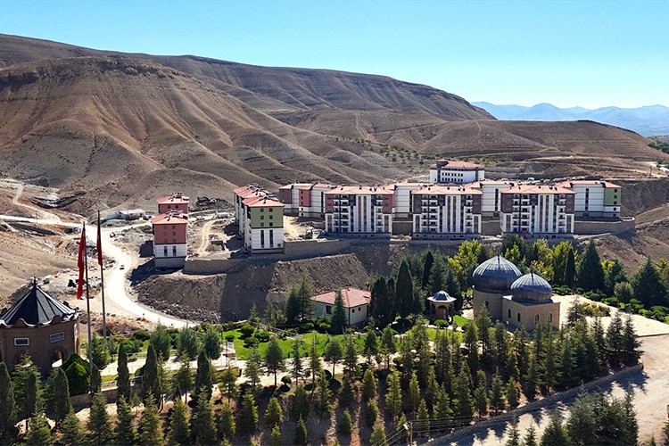 Darende'de 256 konut kasımda teslim edilecek