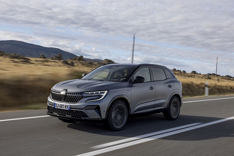 Renault'nun yeni Austral, 200 hp E-Tech full hybrid modeli Türkiye'de