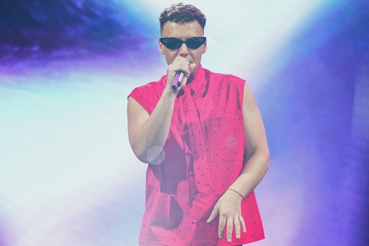 Edis'in Şarkılarıyla Kıbrıs Alev Aldı