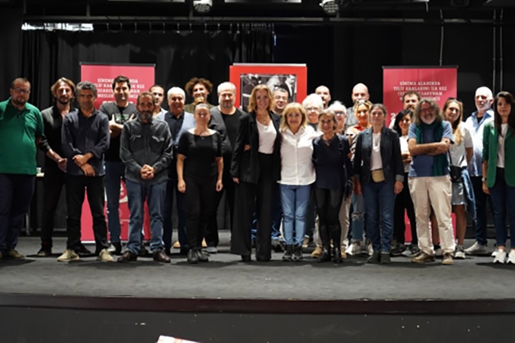 Türk dizi ve filmleri teliflerini alıyorlar