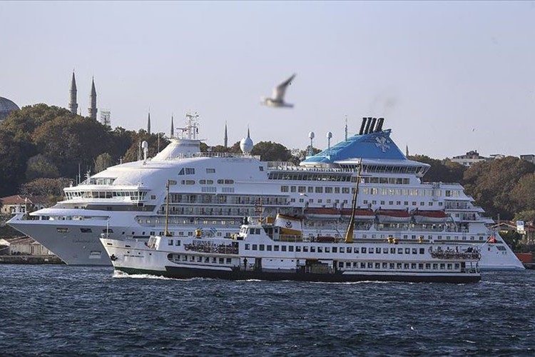 Yunanistan'la turistik gemi seferleri yeniden başlıyor